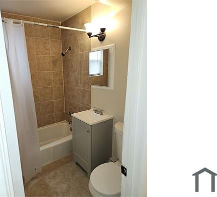 3rd image of 6006 Eads St NE #1