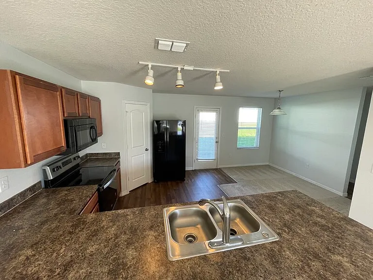 1402 Kissimmee Ct — Photo 4