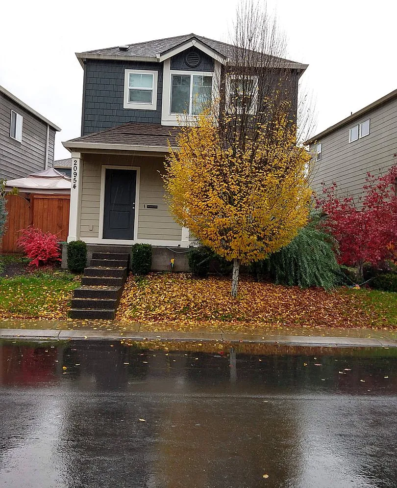 Charming 3-Bedroom Beaverton Home with Attached Garage! — Photo 1