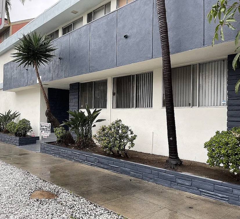 Lido Apartments - 2311 Bentley Ave — Photo 2