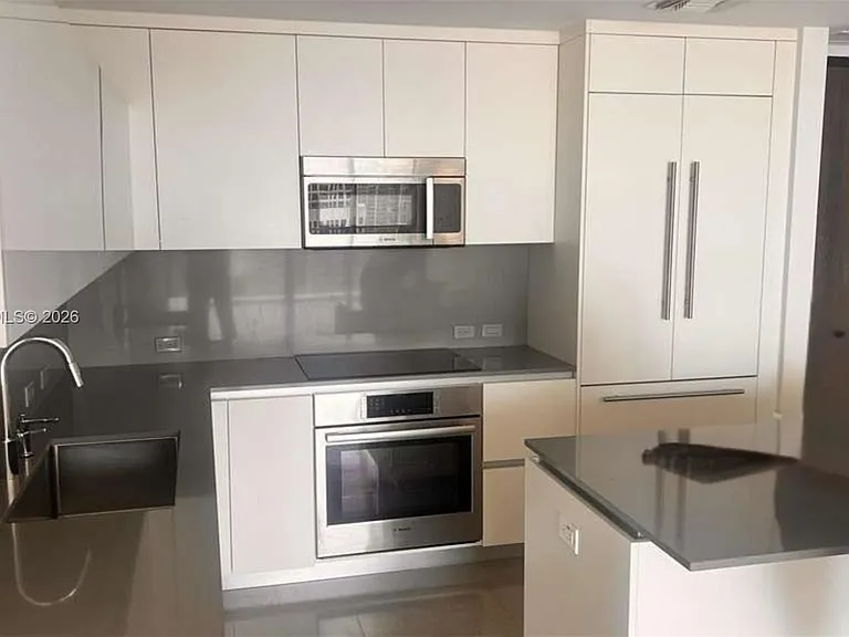88 SW 7th St #3309 — Photo 3