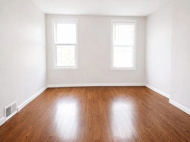 99 Clerk St #2A — Photo 13