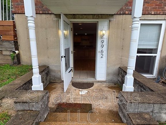 2nd image of 9962 Chateau Roi Dr