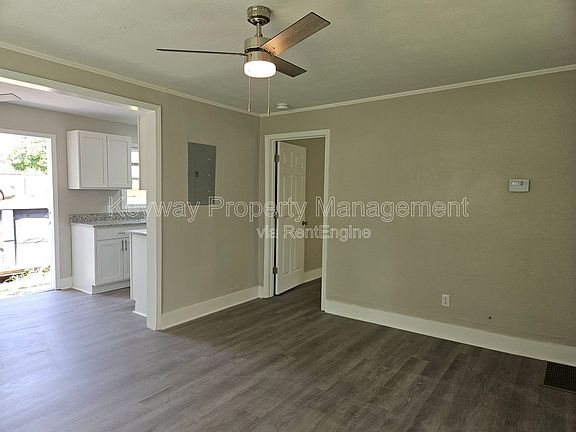 4th image of 302 Crystal Lake Dr