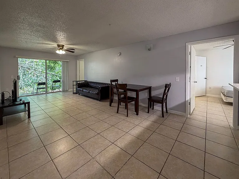 3921 SW 34th St #301 — Photo 10