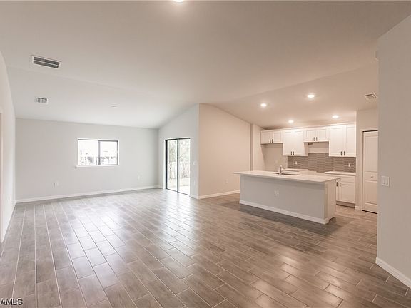 2nd image of 1117 Columbus Blvd S