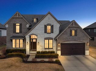 21907 Chaucer Ct, Macomb, MI