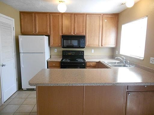 4th image of 326 E Redondo Ave APT 19