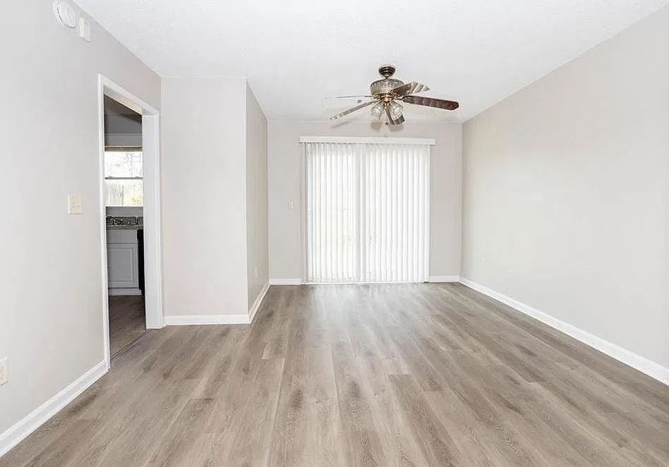 2 bed, 1.5 bath, 4960 sqft, $1,599 — Photo 4
