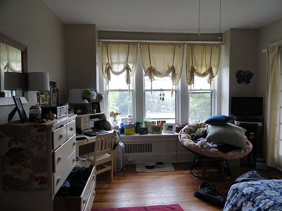 3rd image of 3100 Vanderbilt Pl #2