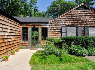 332 E Sheridan Rd, Lake Bluff, IL 60044