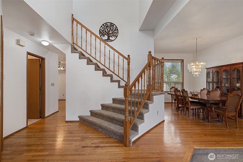 4th image of 1447 33rd Street SE