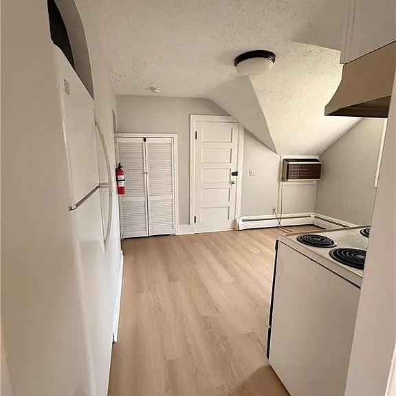 39 Andrews Ave — Photo 5