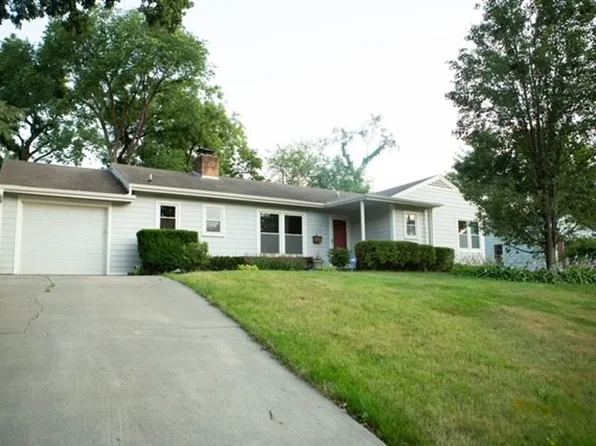5828 Pleasant Dr, Des Moines, IA 50312