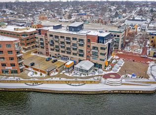 50 S 1st St #B4, Saint Charles, IL 60174