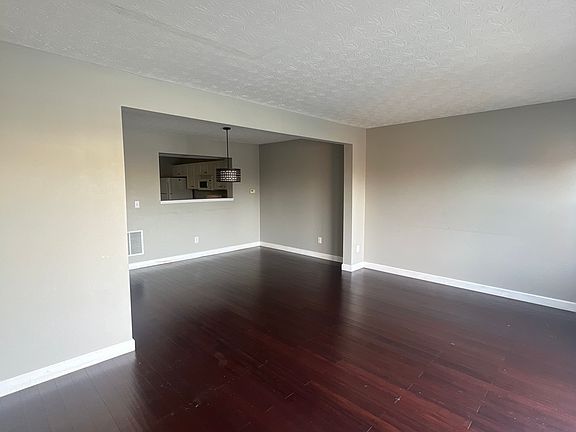 5th image of 6766 Pondfield Ln