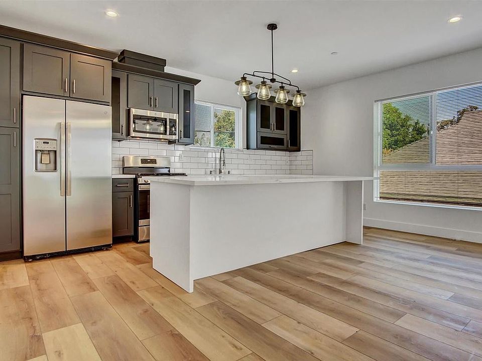 1st image of 241 Rosemont Ave #4
