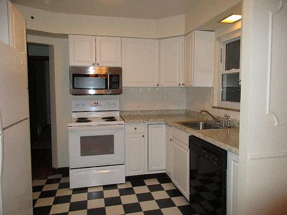3rd image of 2149 Wesleyan Dr