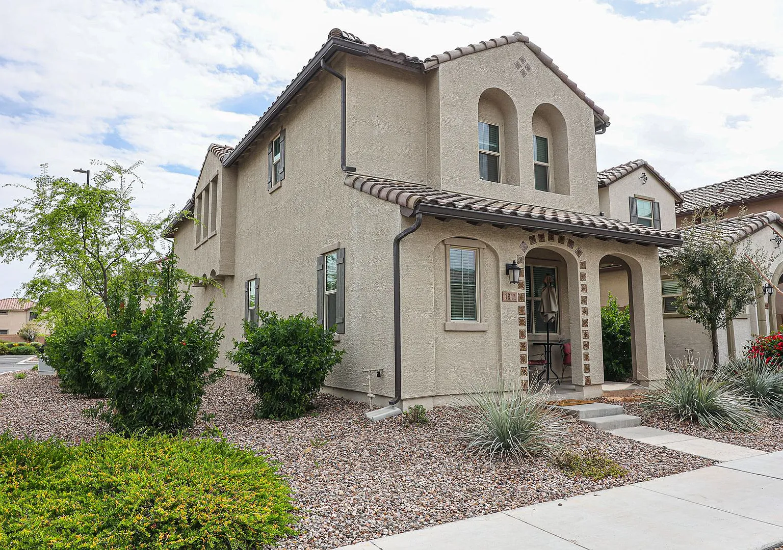 Stunning 4 bedroom, 4 bathroom home in the desirable gated community of Horizon in Chandler — Photo 4