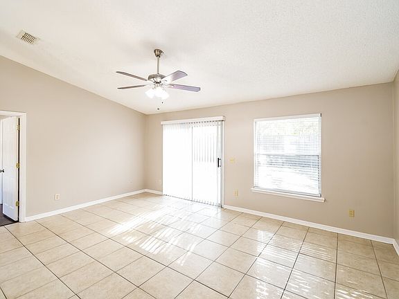 3rd image of 9060 Castle Rock Dr