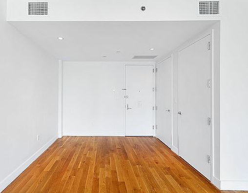 5th image of 2727 Henry Hudson Pkwy W #405