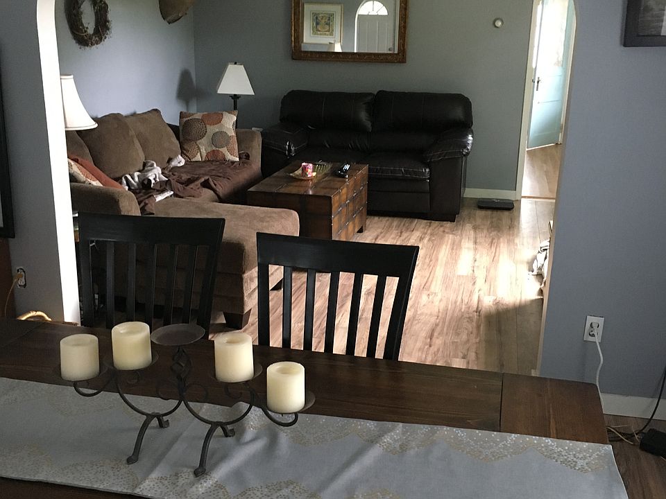 2nd image of 812 Traverse St