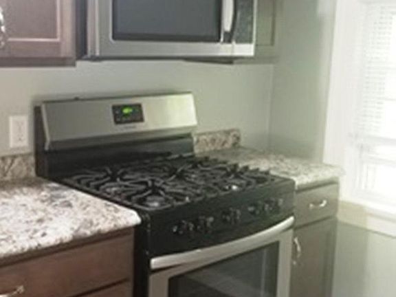 2nd image of 631 Prospect Ave NE