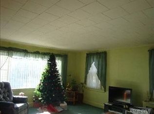 515 Dubois Ave, Valley Stream, NY 11581