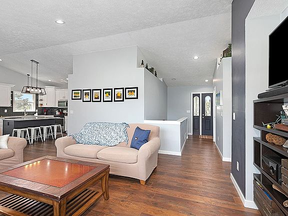 5th image of 12034 Blue Spruce Ln