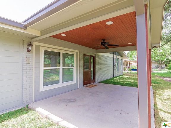 3rd image of 2205 E Rosebud Ave