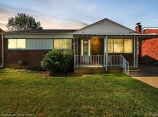23248 Port St, Saint Clair Shores, MI 48082