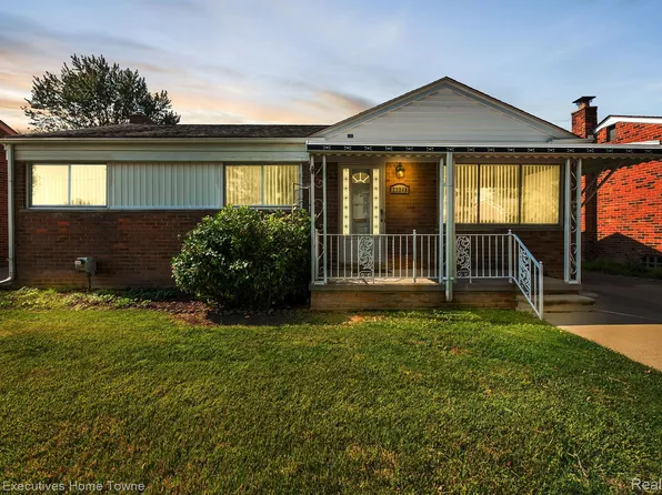 23248 Port St, Saint Clair Shores, MI 48082