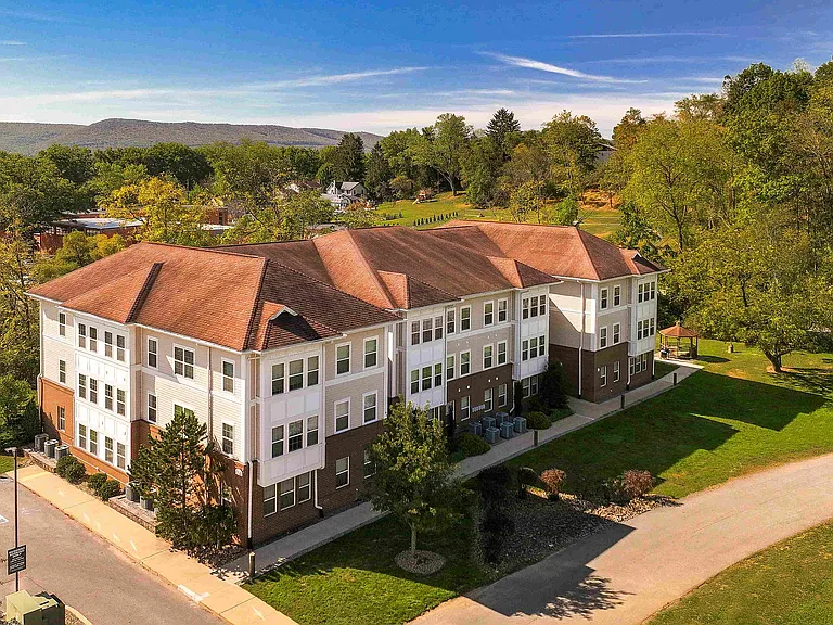 Exterior Diamond Pointe Apartments