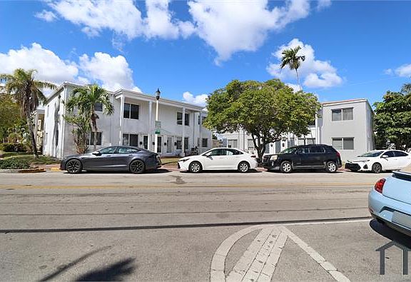 3rd image of 8100 Crespi Blvd APT 3