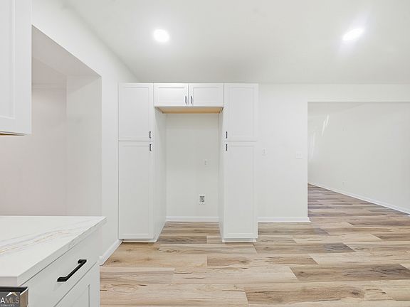 4th image of 3738 Brookcrest Cir