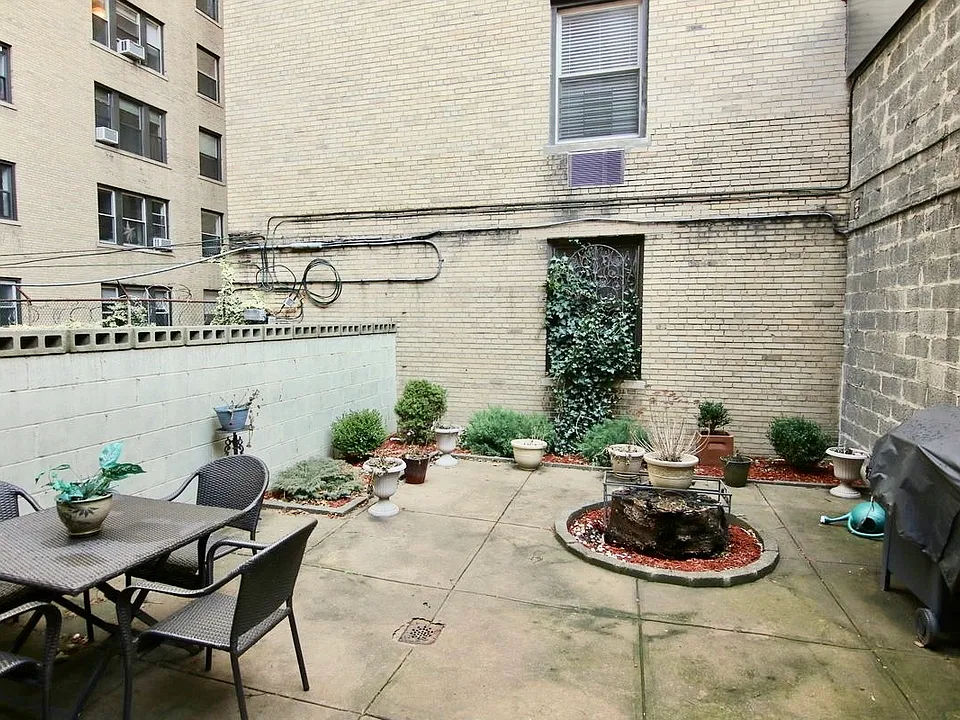 253 W 93rd St #1N