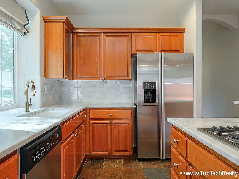 504 NE Caden Ave — Photo 6