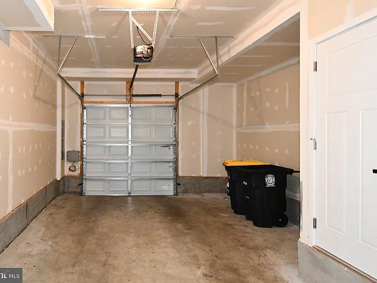 4917 Crest View Dr — Photo 40