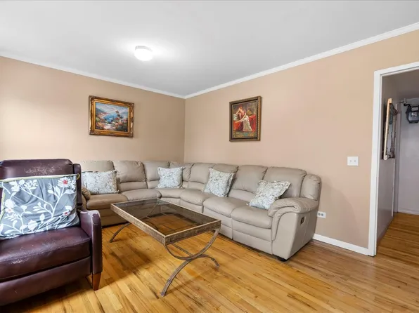 560 East 189th Street image 7 of 14