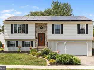 30 Fern Dr, Manchester, PA 17345