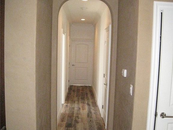 4th image of 1267 S Cloverdale Ave