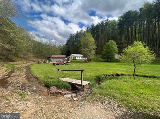 40 Arch Walnut Rd, Duck, WV 25063