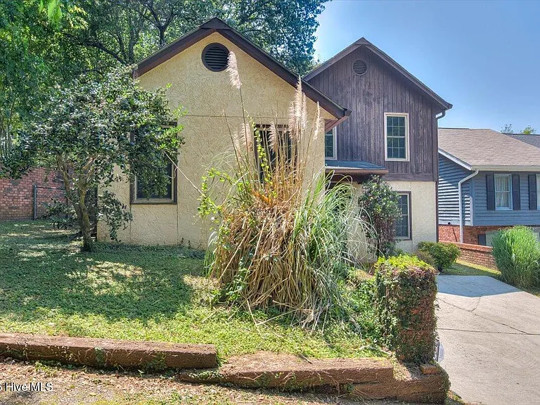 705 Beacon Hill Ln — Photo 1