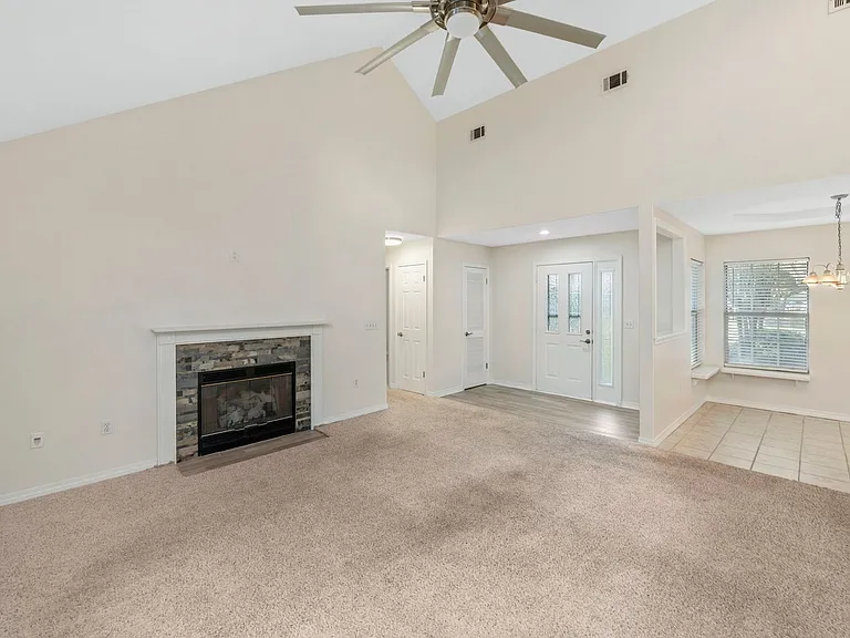 305 Parkwood Pl — Photo 8