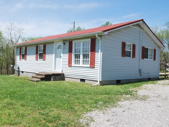 223 Rock House Hollow Rd, Bethpage, TN 37022