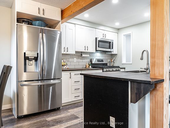 3rd image of 112 Kathryn Cres