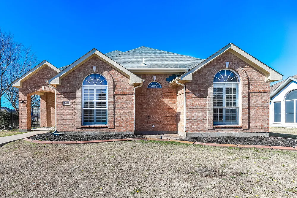 3 bed, 2.0 bath, 1643 sqft, $2,250 — Photo 1