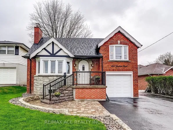 664 Gorham St, Newmarket, ON L3Y 1L4