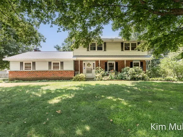 3378 Keswick Dr NE, Belmont, MI 49306