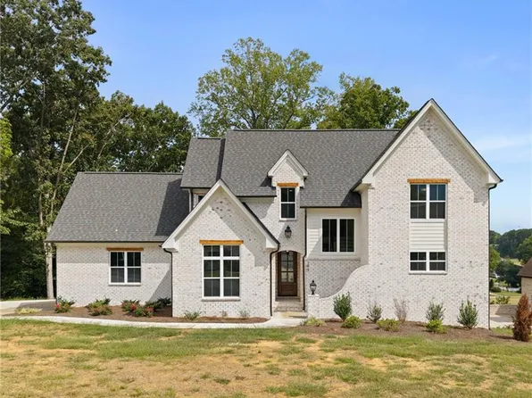 293 Old Heritage Dr, Winston Salem, NC 27107